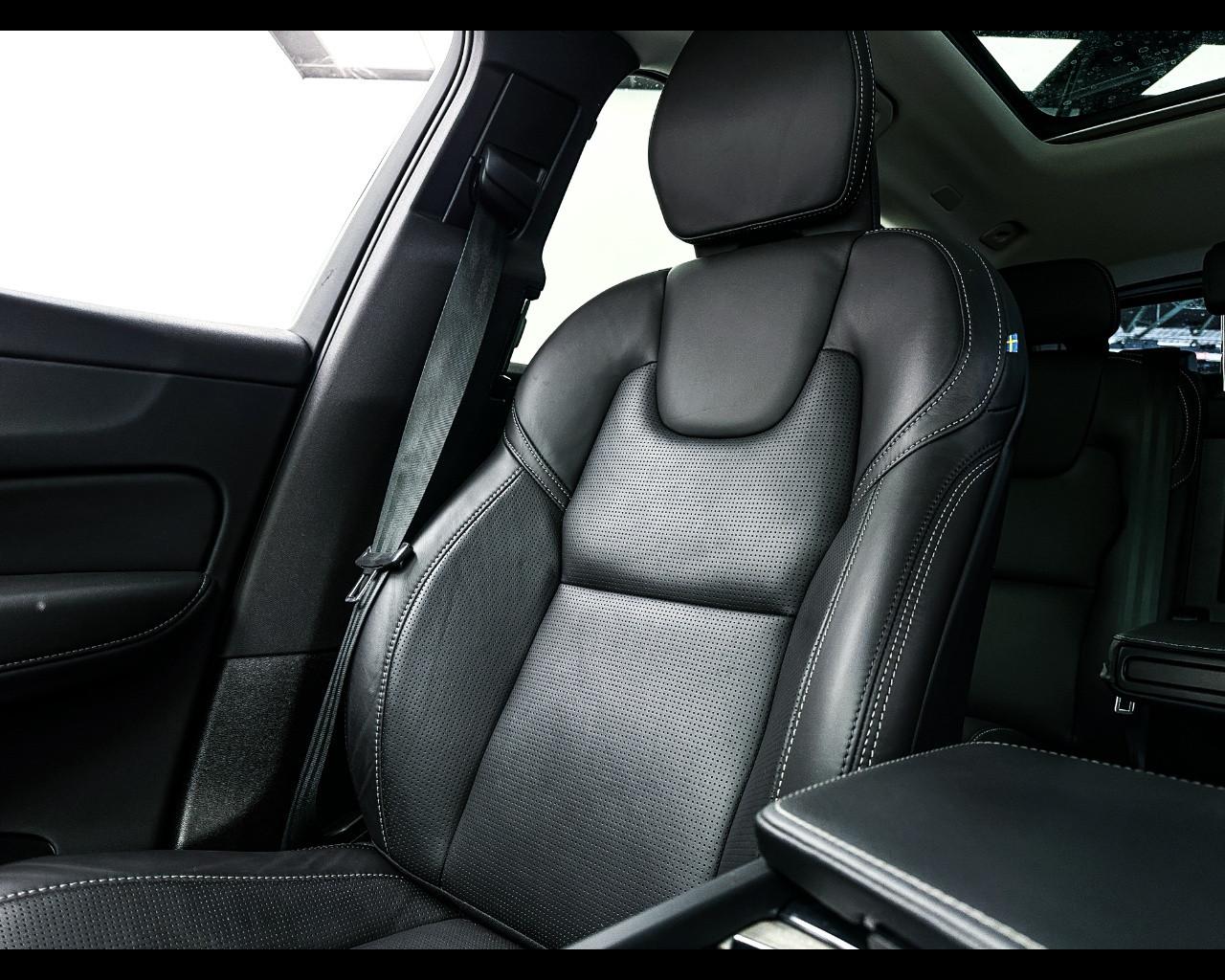 VOLVO XC60 (2017-->) - XC60 T6 Plug-in hybrid AWD automatico Plus Bright