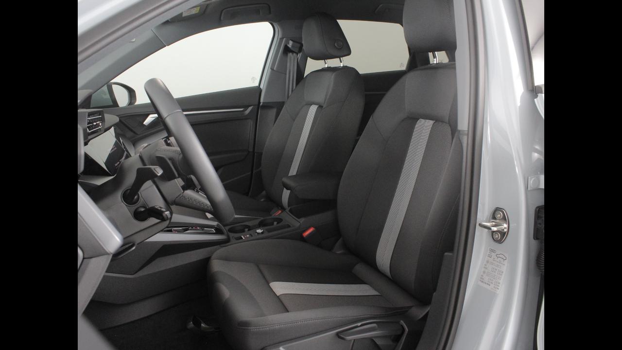 AUDI A3 IV 2024 allstreet - A3 allstreet 35 2.0 tdi Business s-tronic