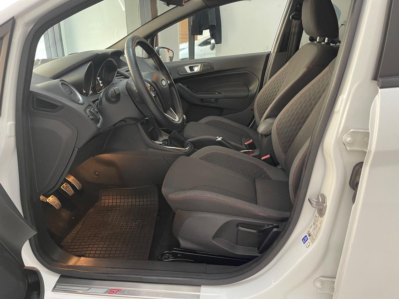 Ford Fiesta 1.5 TDCI 75CV 5 ST-Line