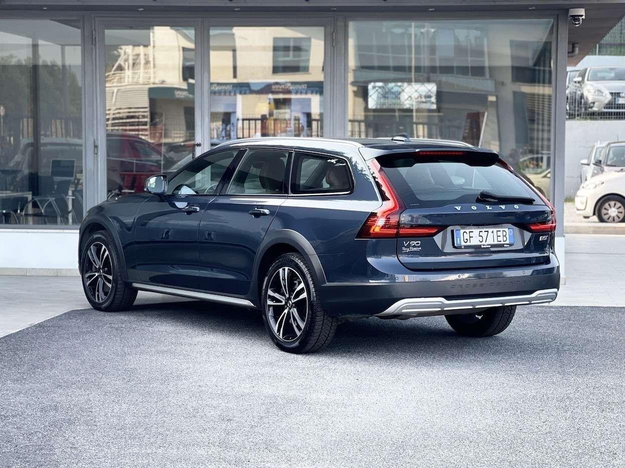 Volvo V90 Cross Country 2.0 Hybrid 250CV E6 AWD Automatica - 2021