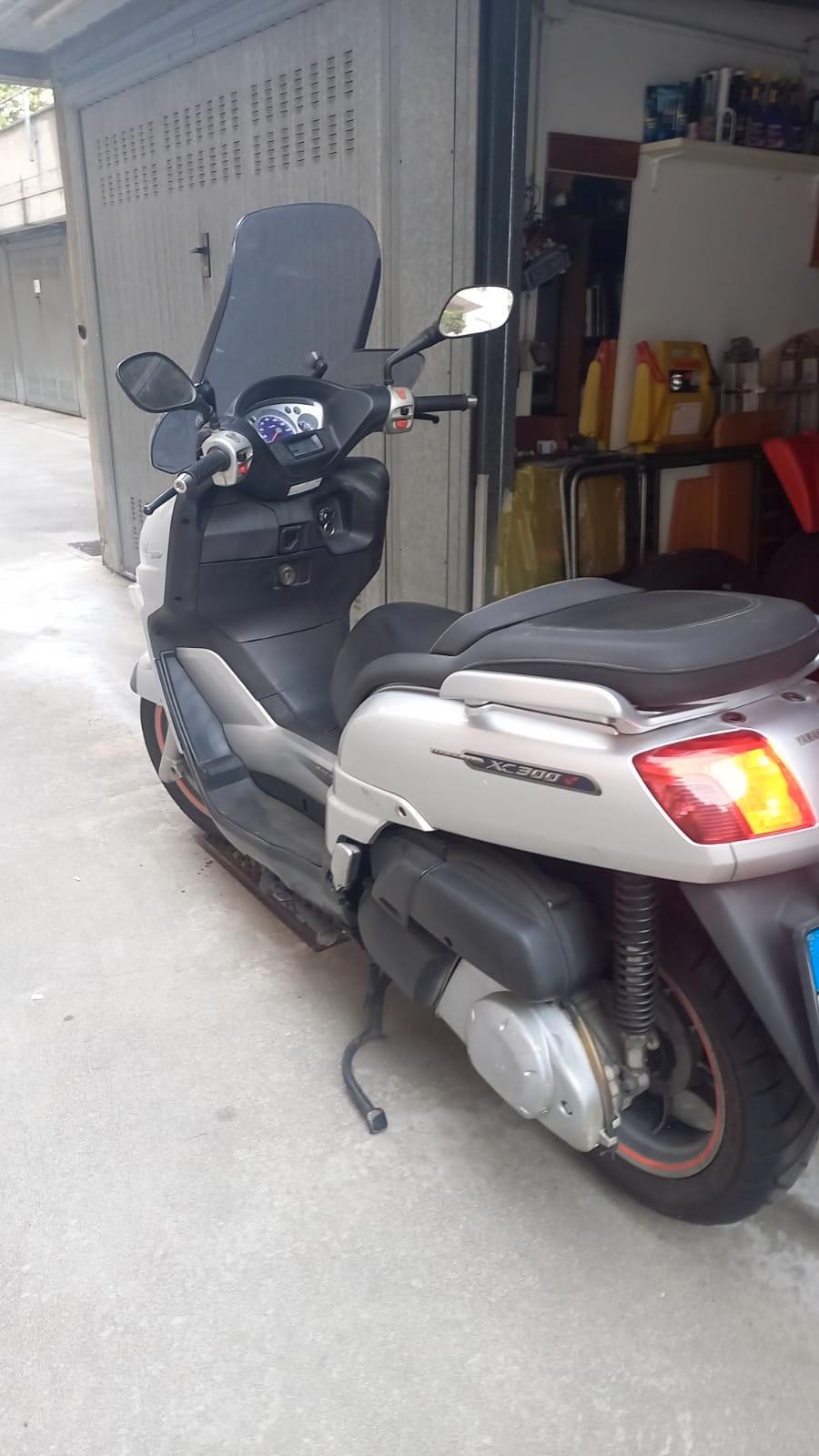 Scooter Yamaha XC300 is anno 2005