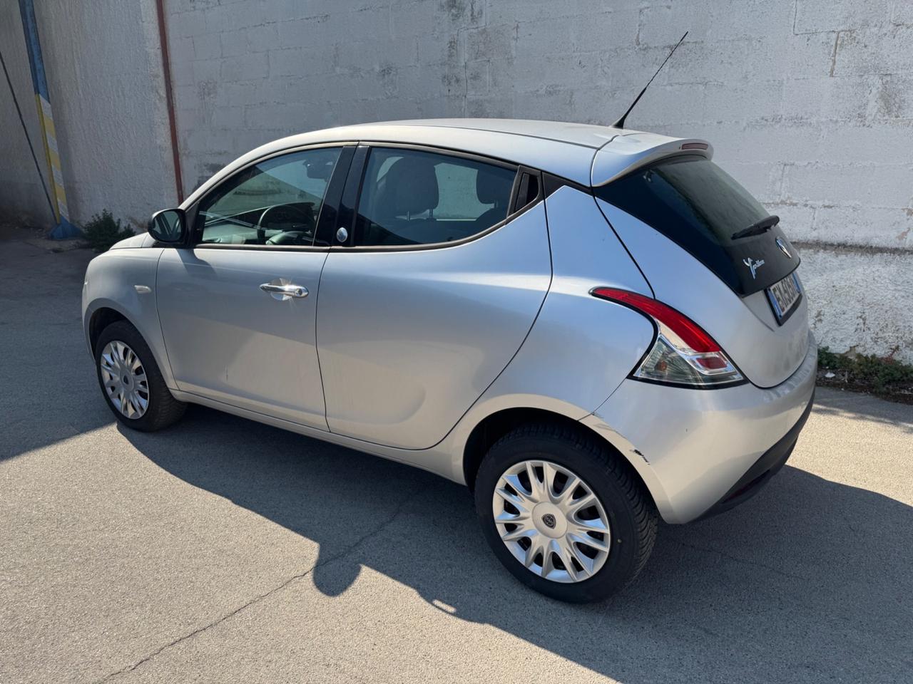 Lancia Ypsilon 0.9 TwinAir 85 CV 5 porte Metano Ecochic Elefantino
