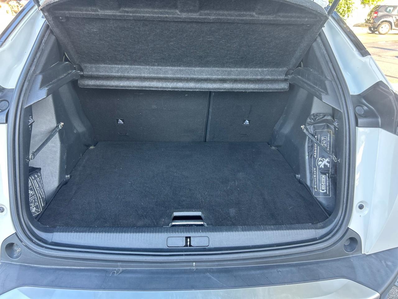 Peugeot 2008 Hdi 130 EAT8 Allure Navi Pack