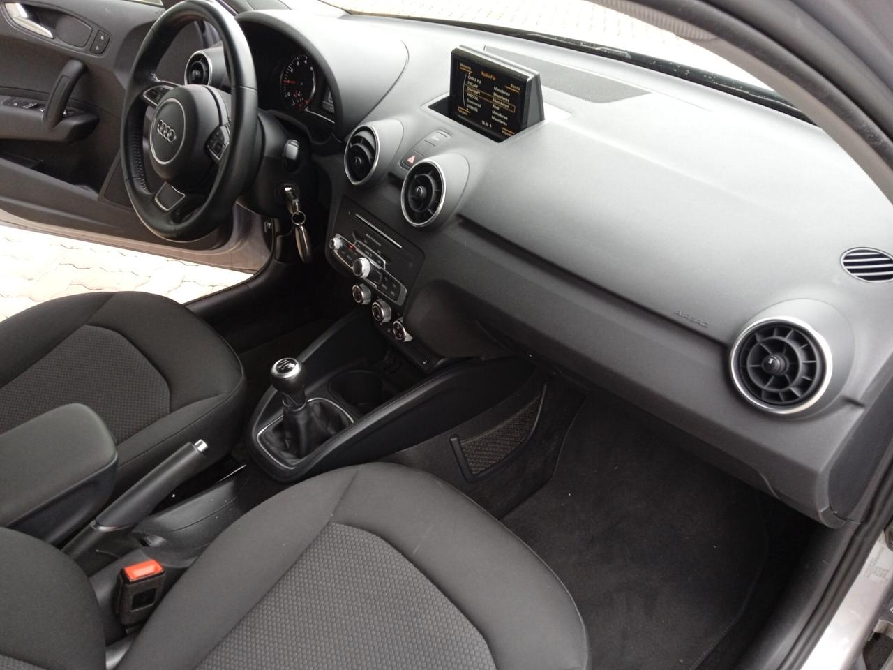 Audi A1 ULTRA DESIGN SENS PARK POSTERIORI VOLANTE MULTIFUNZIONI SEDILI RISCALDATI PER NEO PATENTATI