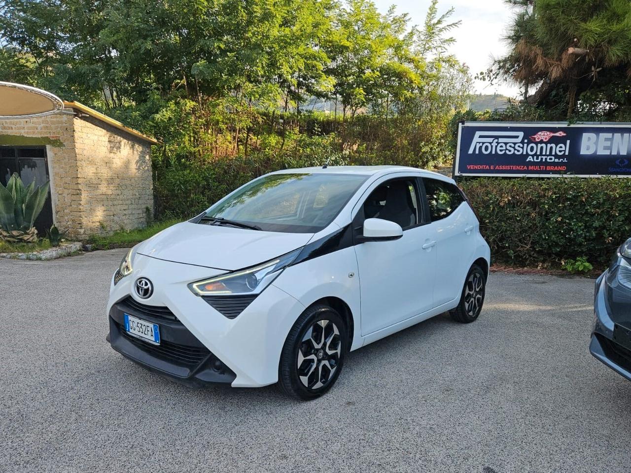 Toyota Aygo Connect 1.0 VVT-i 72 CV 5 porte