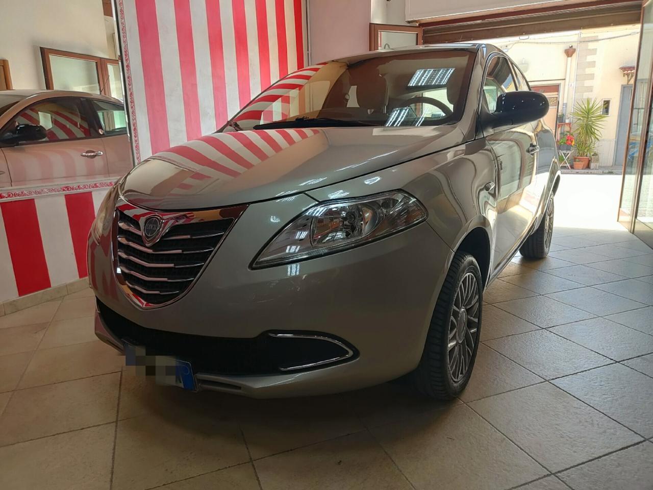 Lancia Ypsilon 0.9 TwinAir 85 CV 5 porte Metano Ecochic Gold