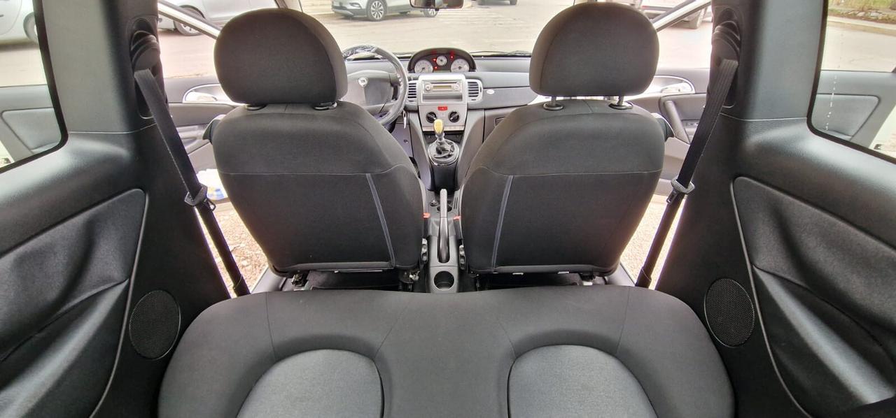 Lancia Ypsilon 1.2 69 CV Elle 2011