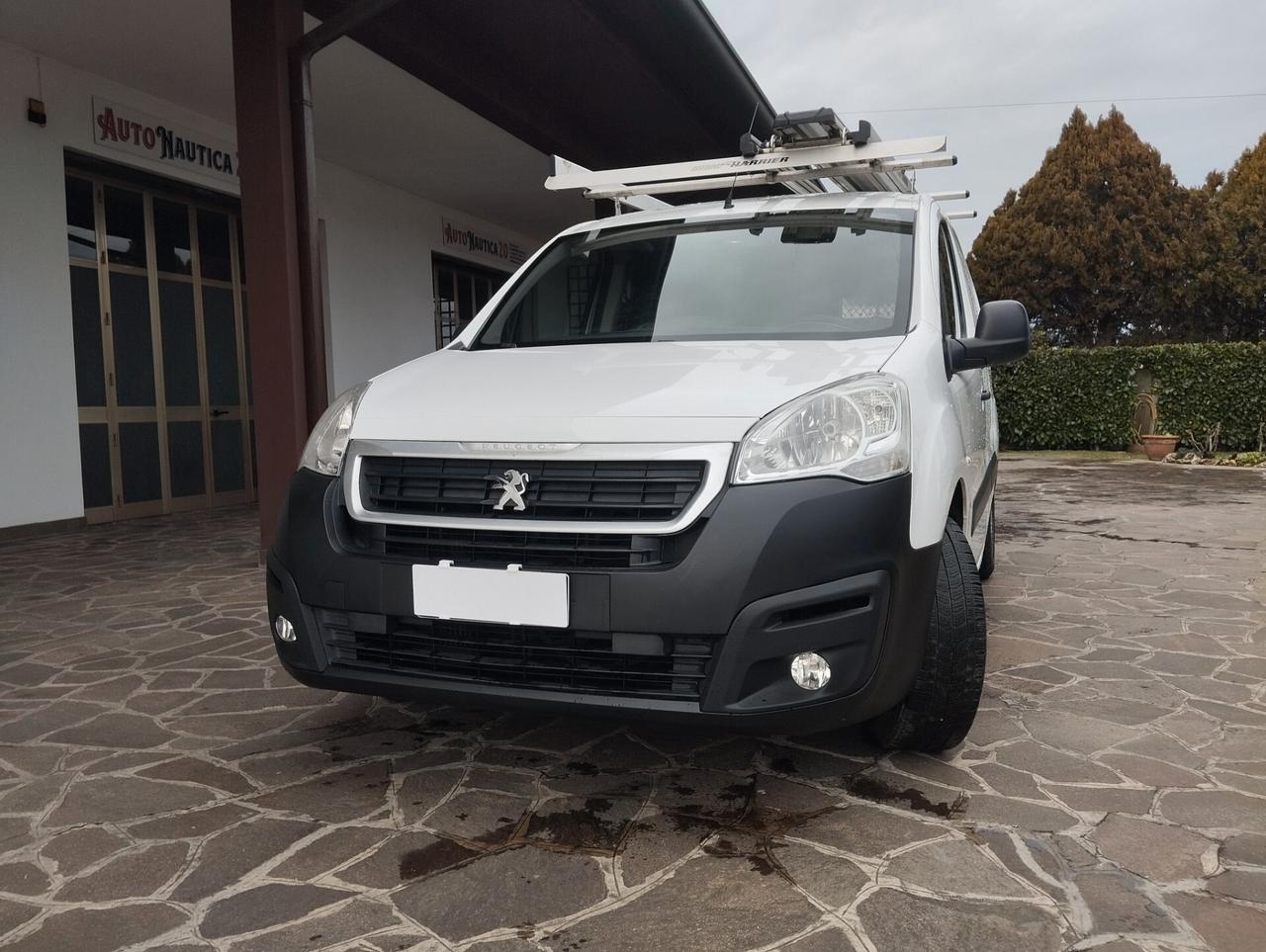 Peugeot Partner Tepee BlueHDi 100 Outdoor tre posti