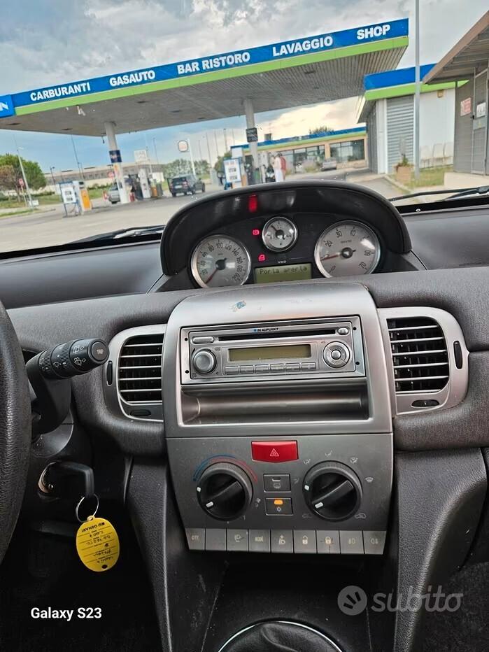 Lancia Ypsilon 1.3 MJT 75 CV Platino