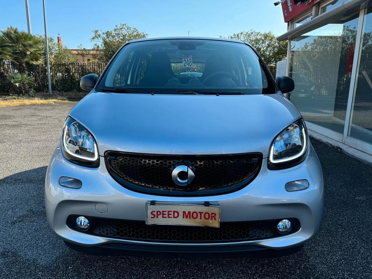 Smart ForFour 70 1.0 twinamic Passion, LED, PANO, NEOPATENTATI