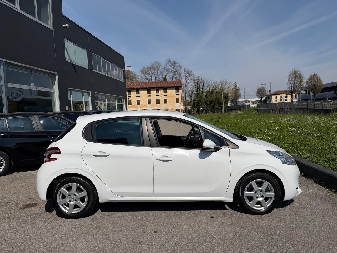Peugeot 208 1.2 benzina
