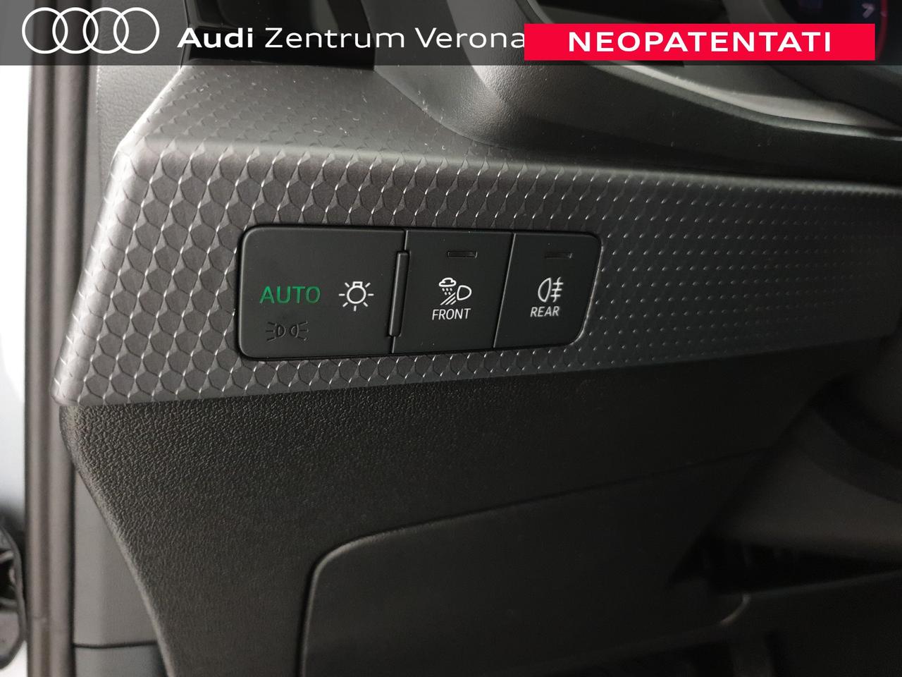 Allstreet 30TFSI 116CV S tronic Identity Contrast