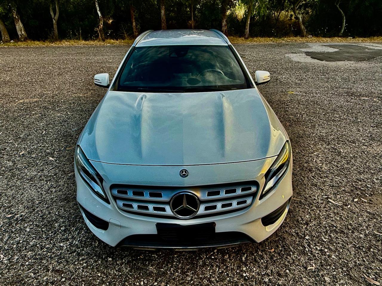 MERCEDES- BENZ GLA 200 D AMG PREMIUM
