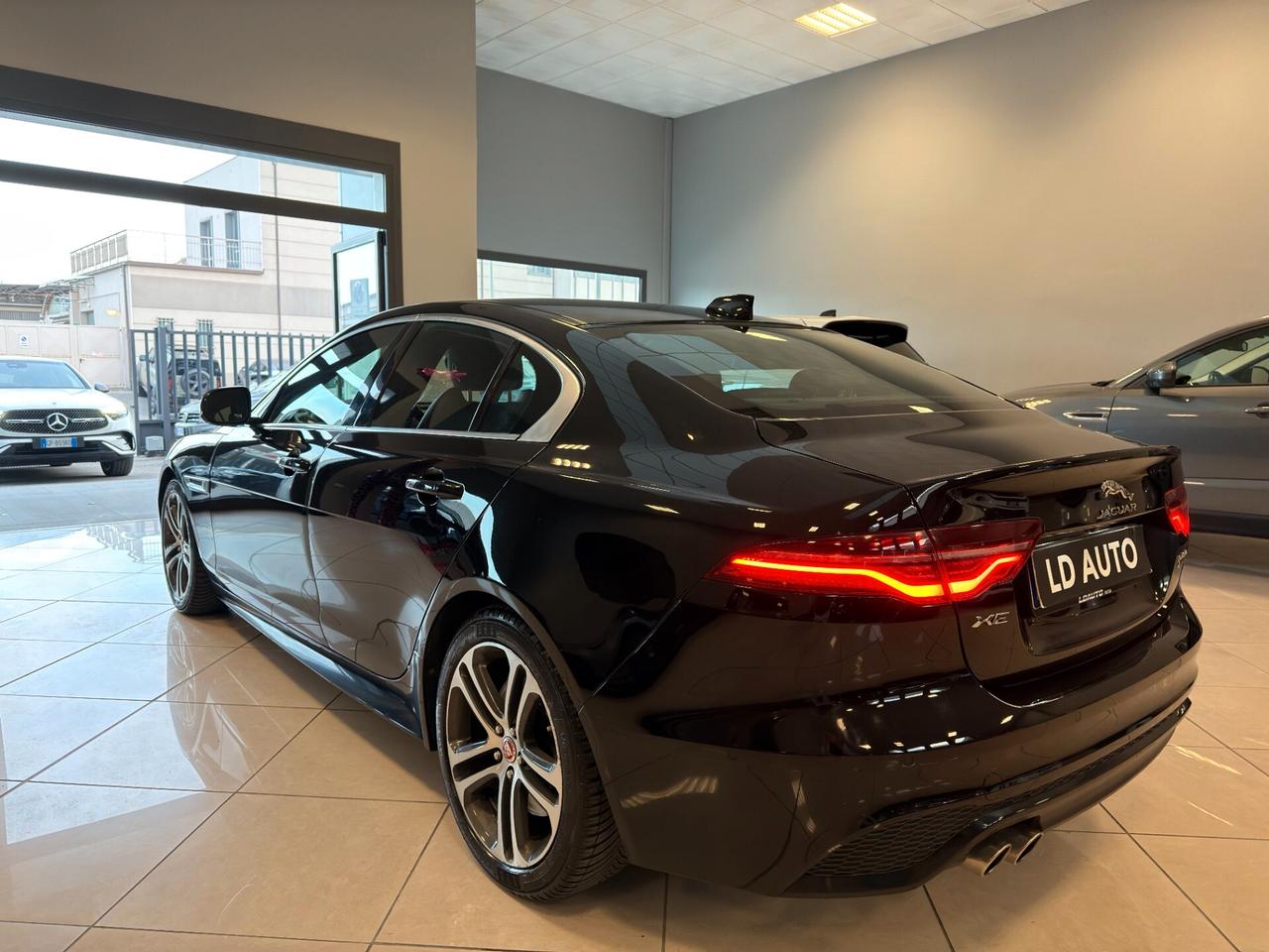 Jaguar XE 2.0 D 180 CV aut. HSE