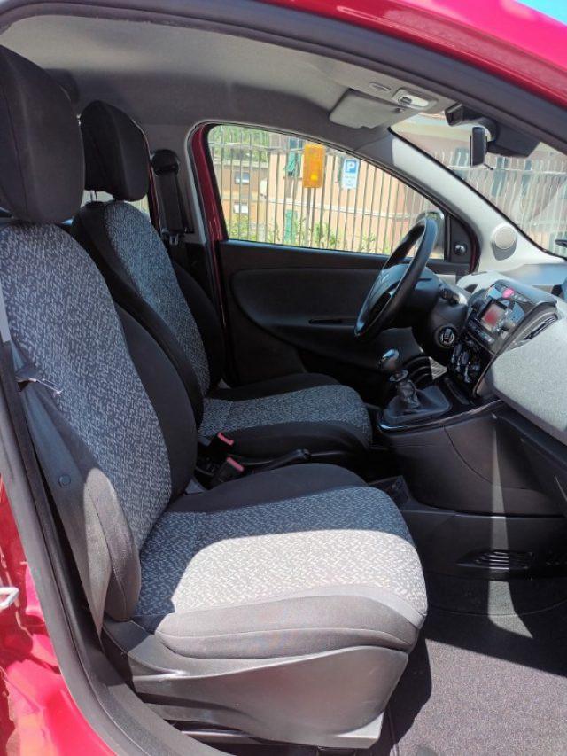 LANCIA Ypsilon 1000 HYBRID SILVER 70CV STEREO USB ITALIA