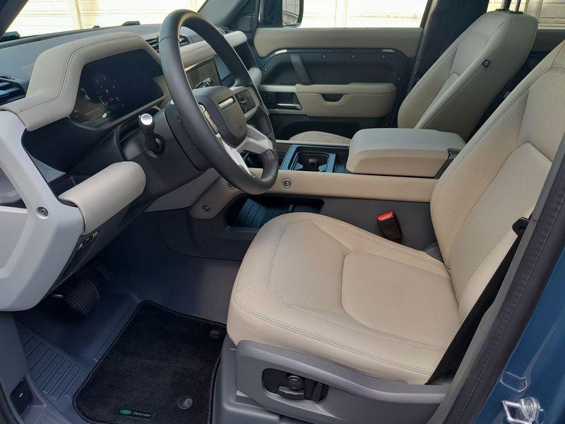 Land Rover Defender 3.0D I6 250 110 SE AWD auto.