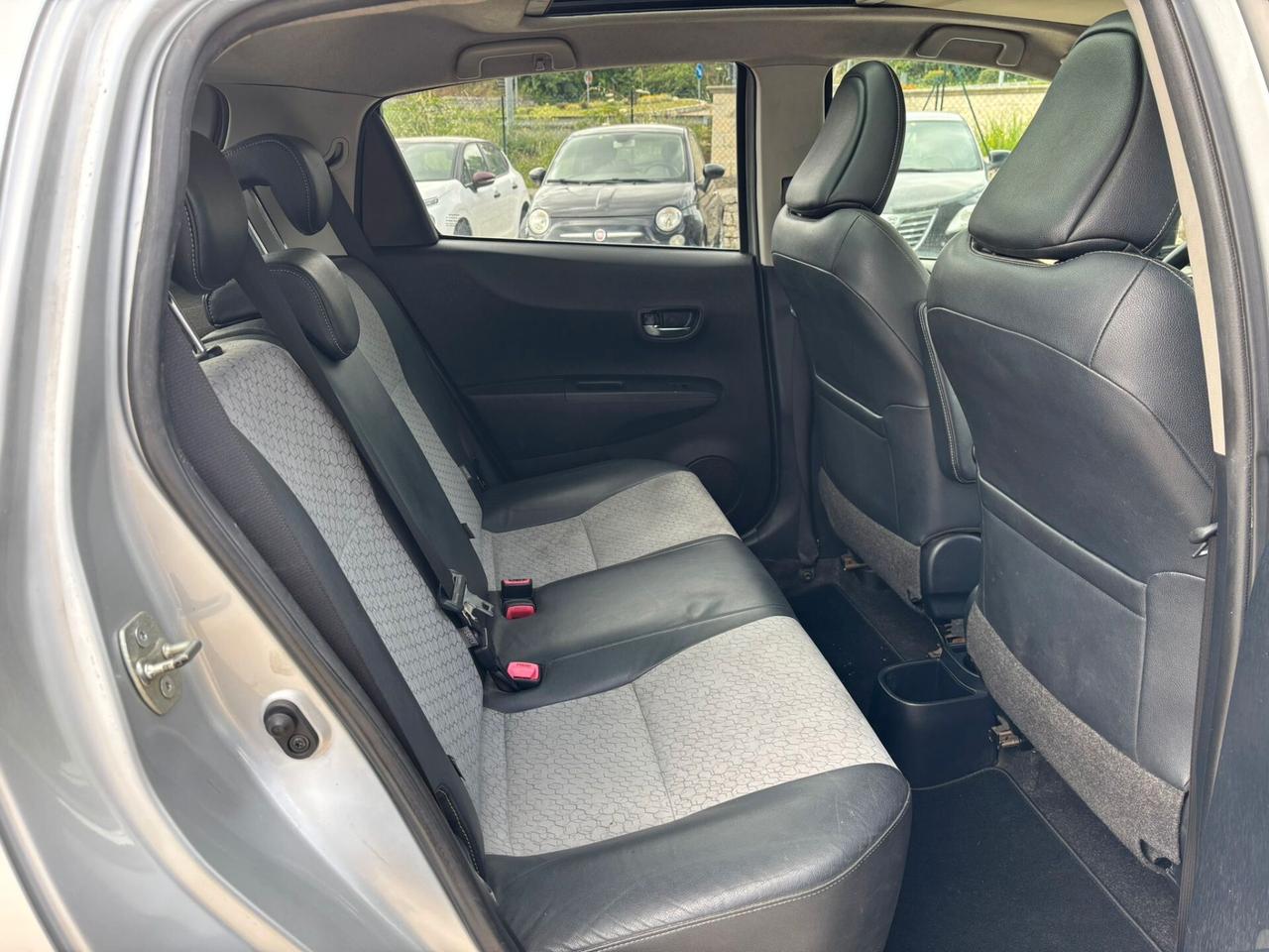 TOYOTA YARIS 1.3 B - 2012