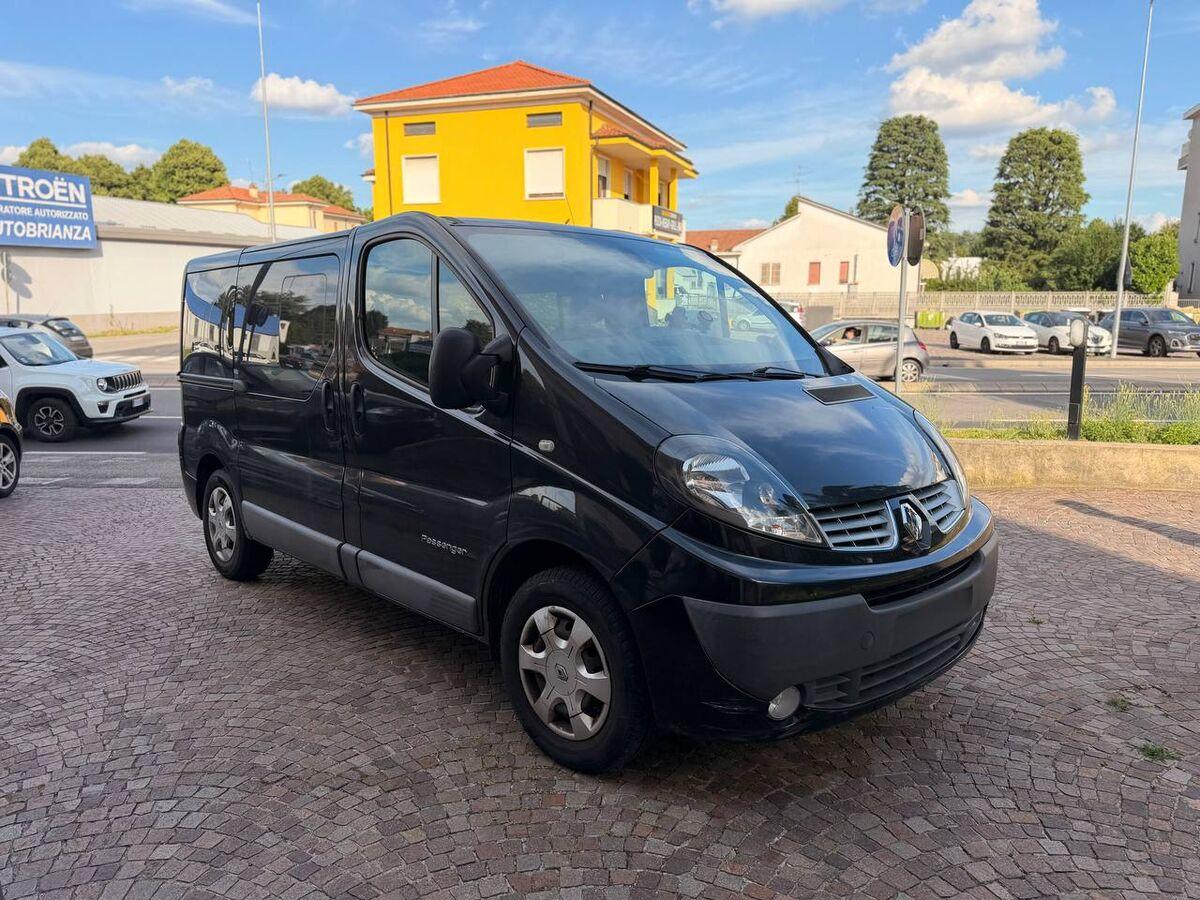 Renault TRAFIC PASSENGER 2.0 D 9 POSTI