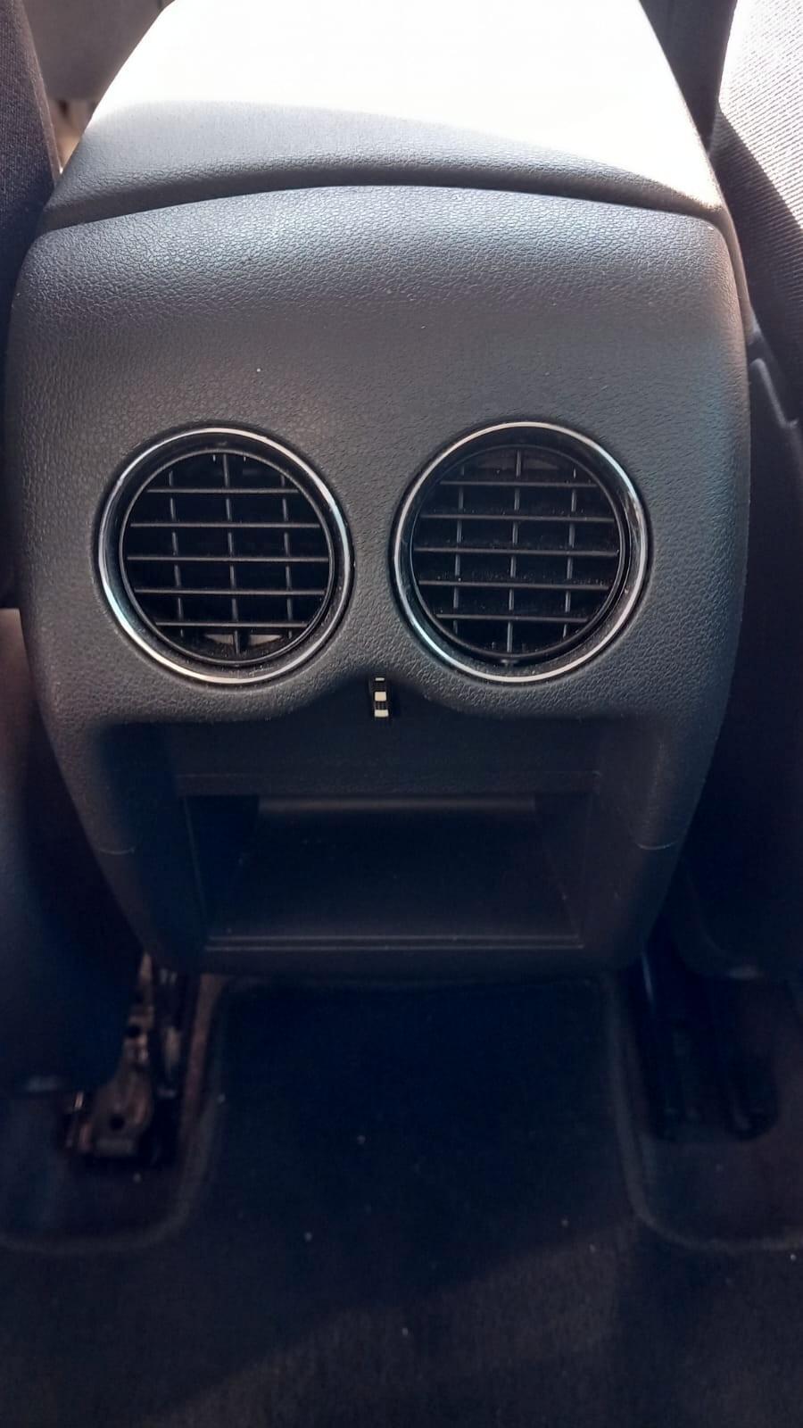 Peugeot 3008 1.6 HDi 112CV cambio robotizzato Tecno