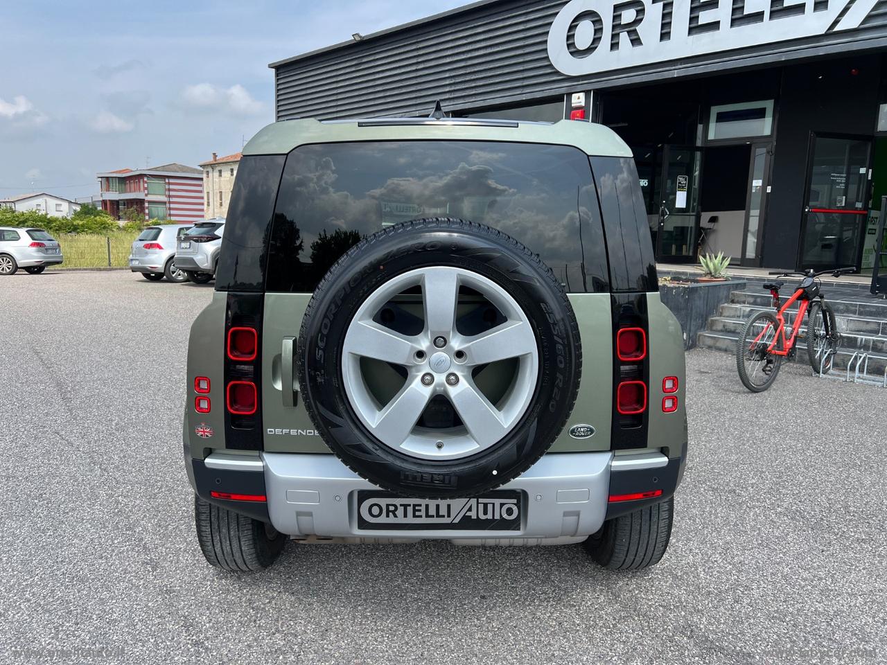 LAND ROVER Defender 110 3.0D I6 250 CV AWD Auto SE