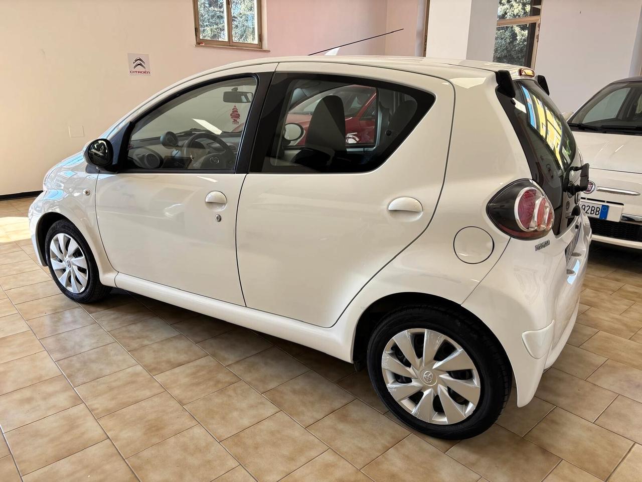TOYOTA AYGO ANNO 2012 BZ 1.0 ADATTA NEOPATENTATI KM 95 MILA