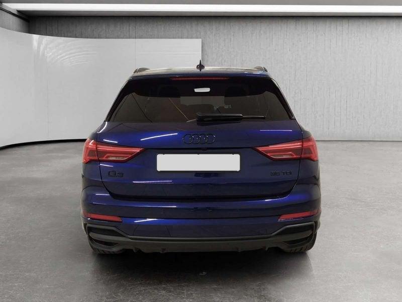 Audi Q3 35 2.0 tdi Identity Black s-tronic