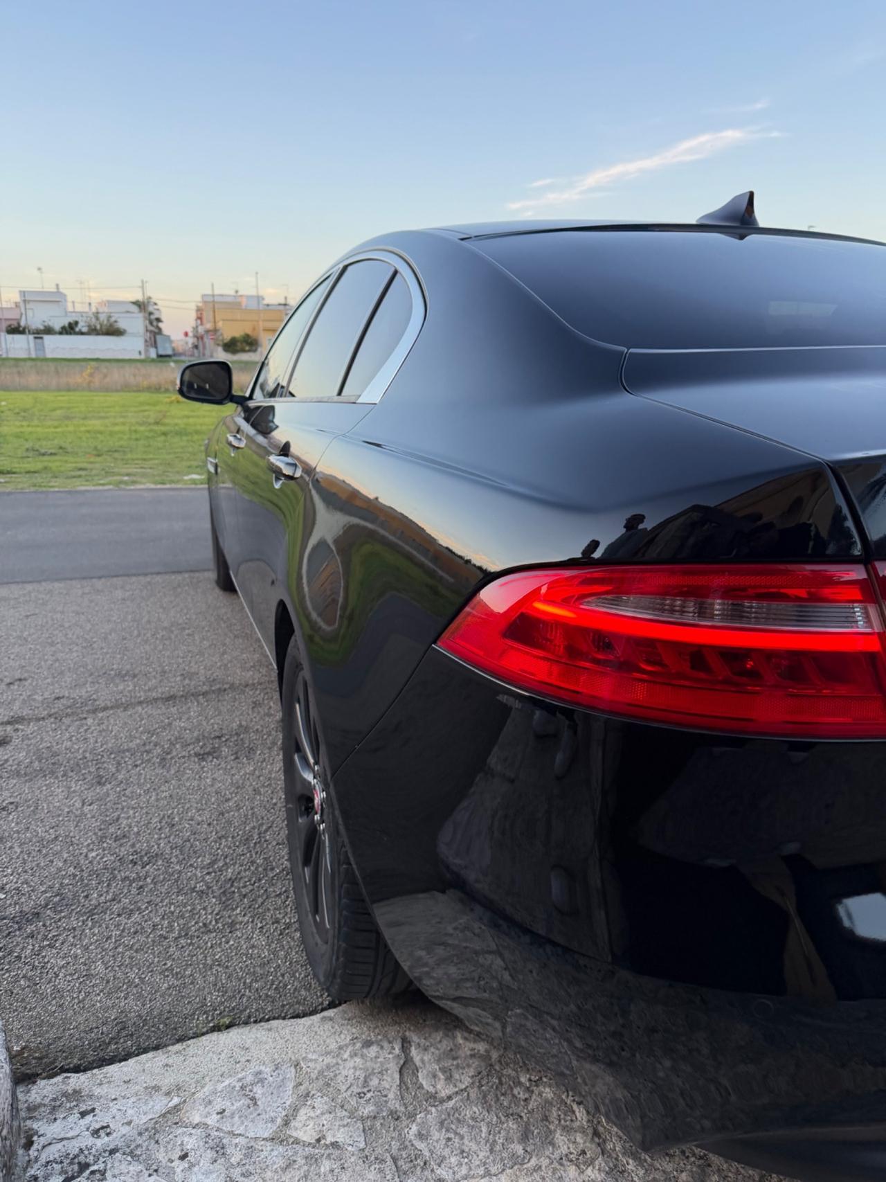 Jaguar XE 2.0 D Turbo aut. Pure
