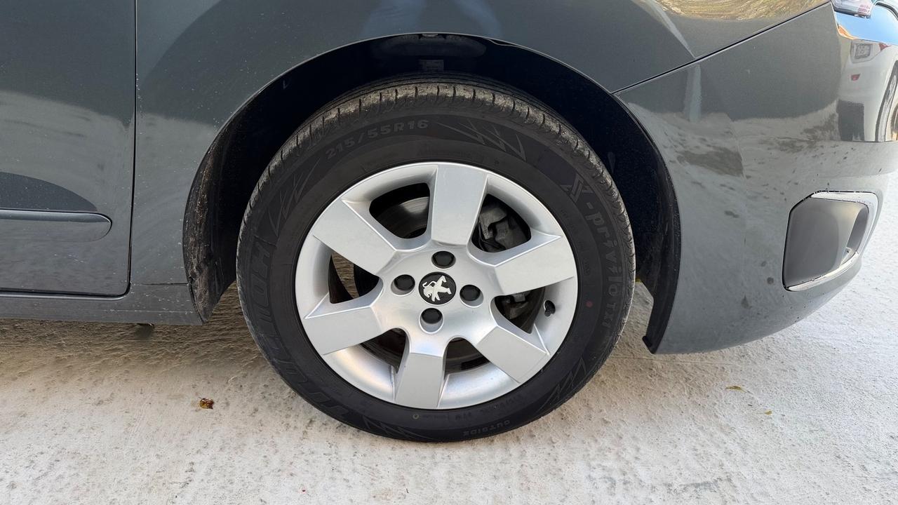 Peugeot 5008 1.6 HDi 115CV 7 POSTI