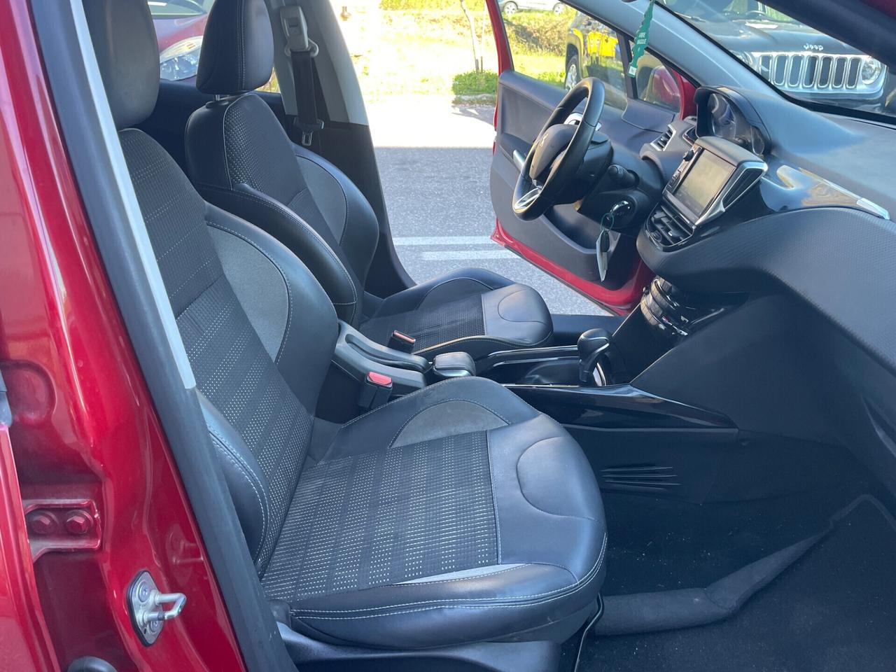 Peugeot 2008 PureTech Turbo 130*Automatik*Navi*solo 77000km