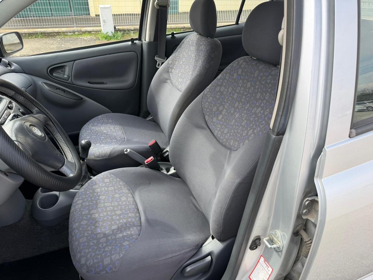 Toyota Yaris 1.3i 16V cat 5 porte Luna