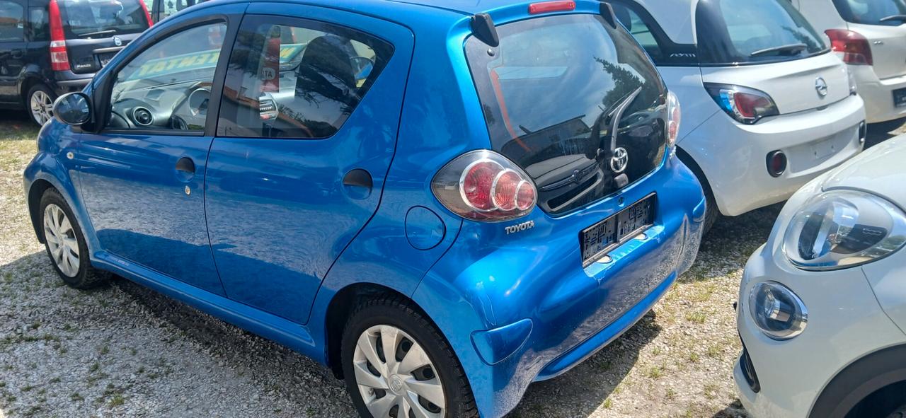 Toyota Aygo 1.0 VVT-i 69 CV 5 porte x-clusiv