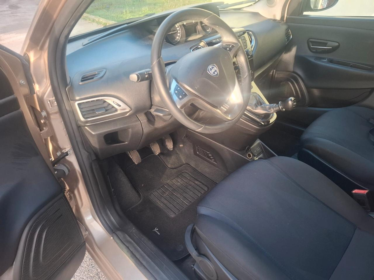 Lancia Ypsilon 1.2 69 CV 5 porte S&S Gold