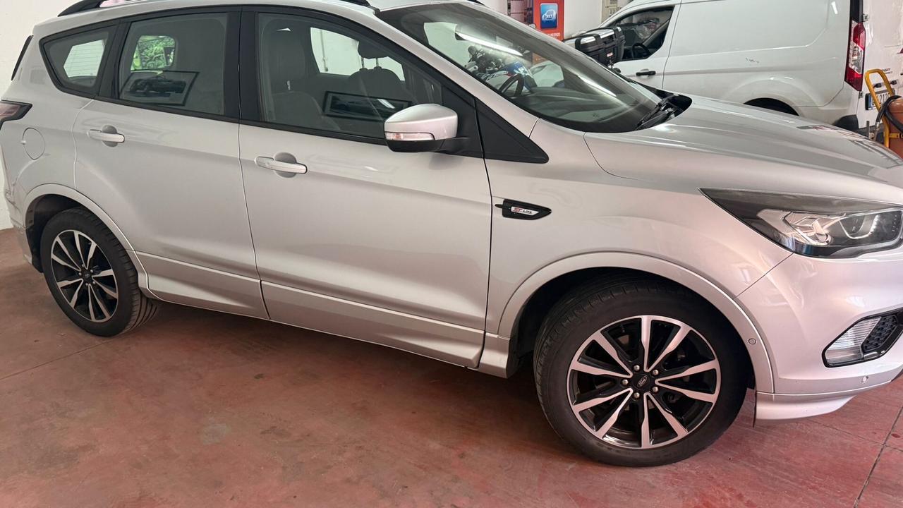 Ford Kuga 1.5 TDCI 120 CV S&S 2WD ST-Line