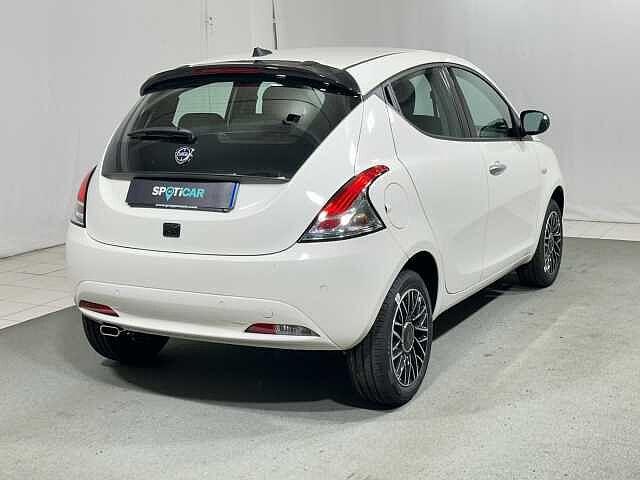 Lancia Ypsilon 1.0 FireFly 5 porte S&S Hybrid Platino KM ZERO