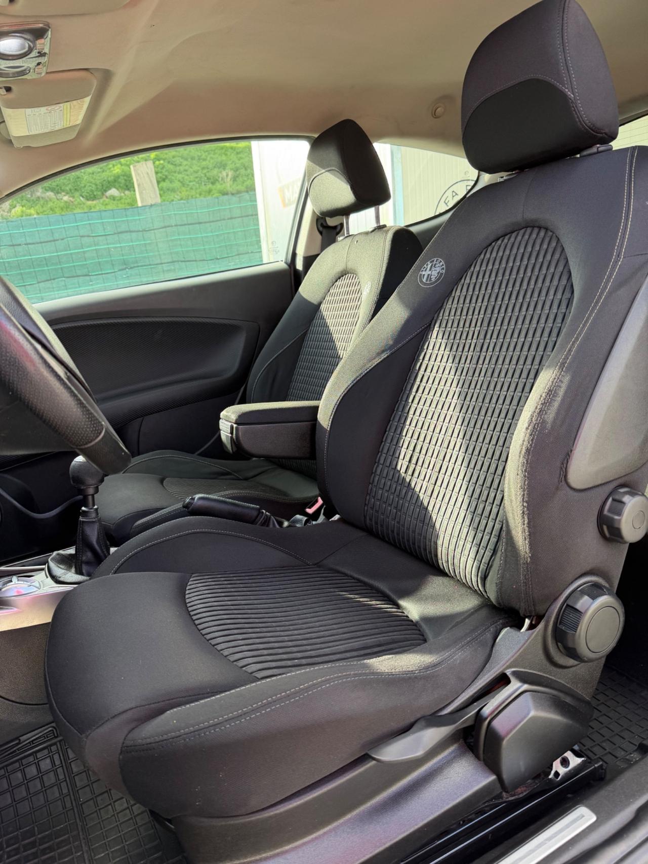 Alfa Romeo MiTo 1.6 JTDm 16V Distinctive Sport Pack