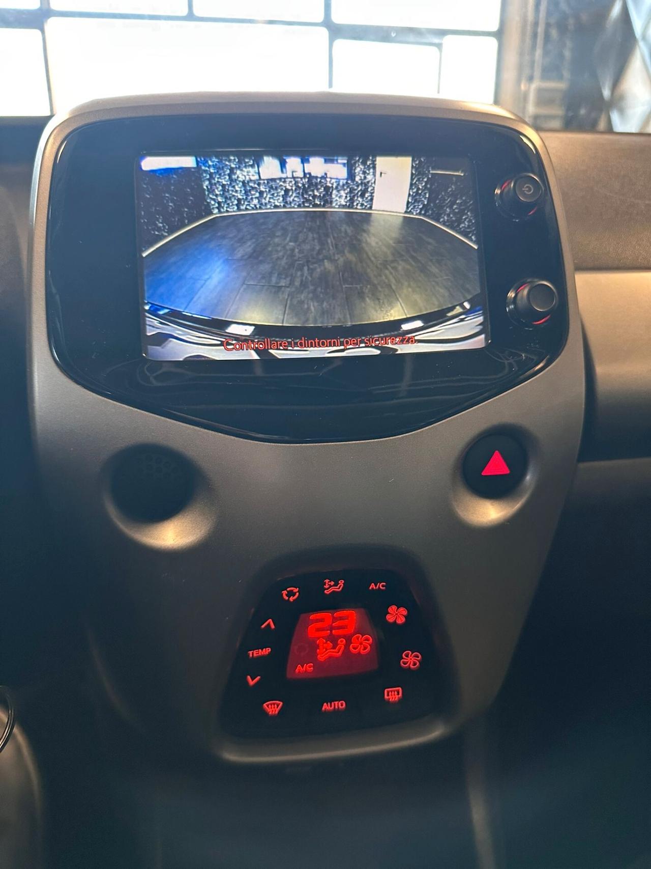 Toyota Aygo 1.0 VVT-i 69 CV 3 porte x-clusiv