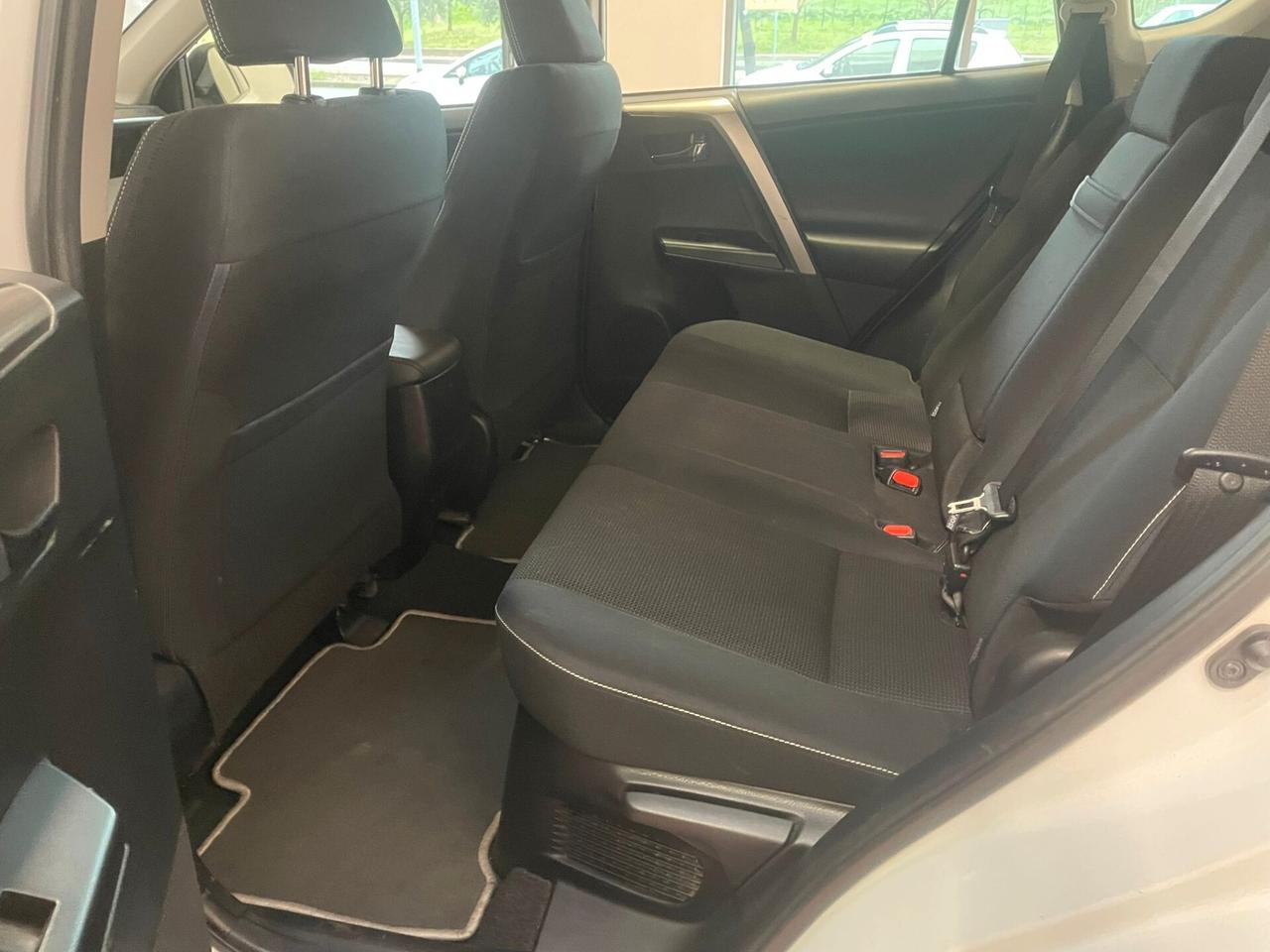 TOYOTA RAV 4 HYBRID-benzina CAMBIO AUT. 2.5 CV 155 con Km 146.696 garanzia 12 mesi