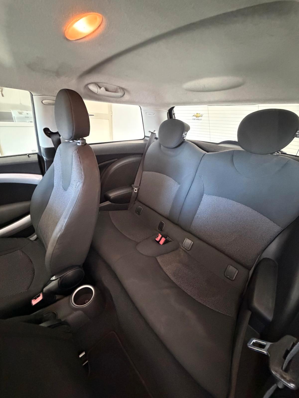 Lancia Ypsilon 1.3 MJT 75 CV Versus