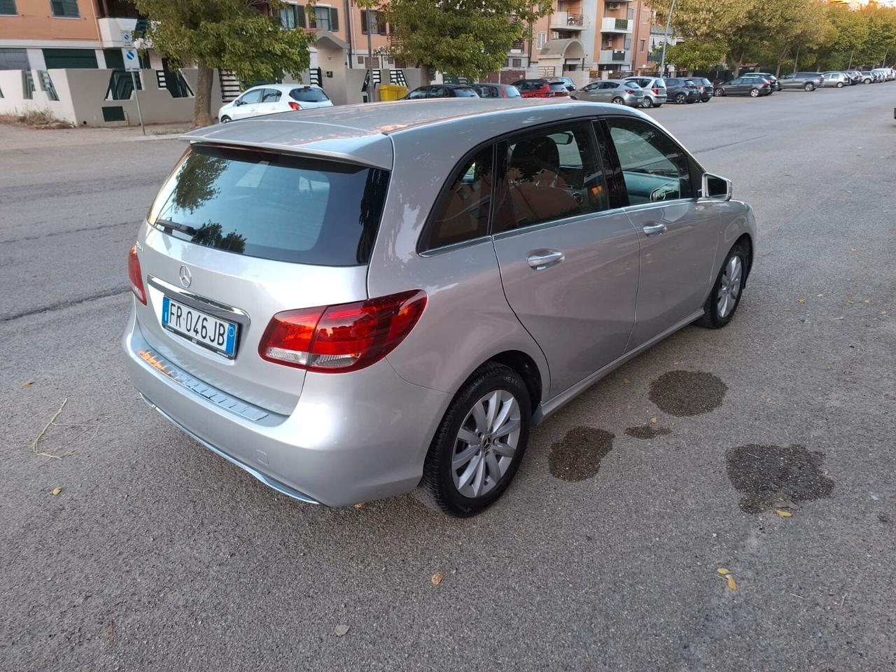 MERCEDES-BENZ B180 AUTOMATIC PREMIUM
