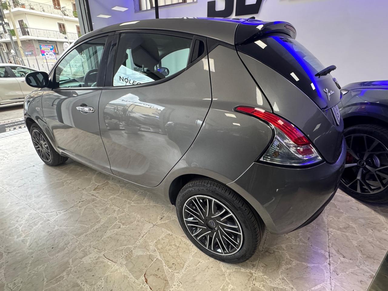 Lancia Ypsilon 1.0 FireFly 5 porte S&S Hybrid Alberta Ferretti