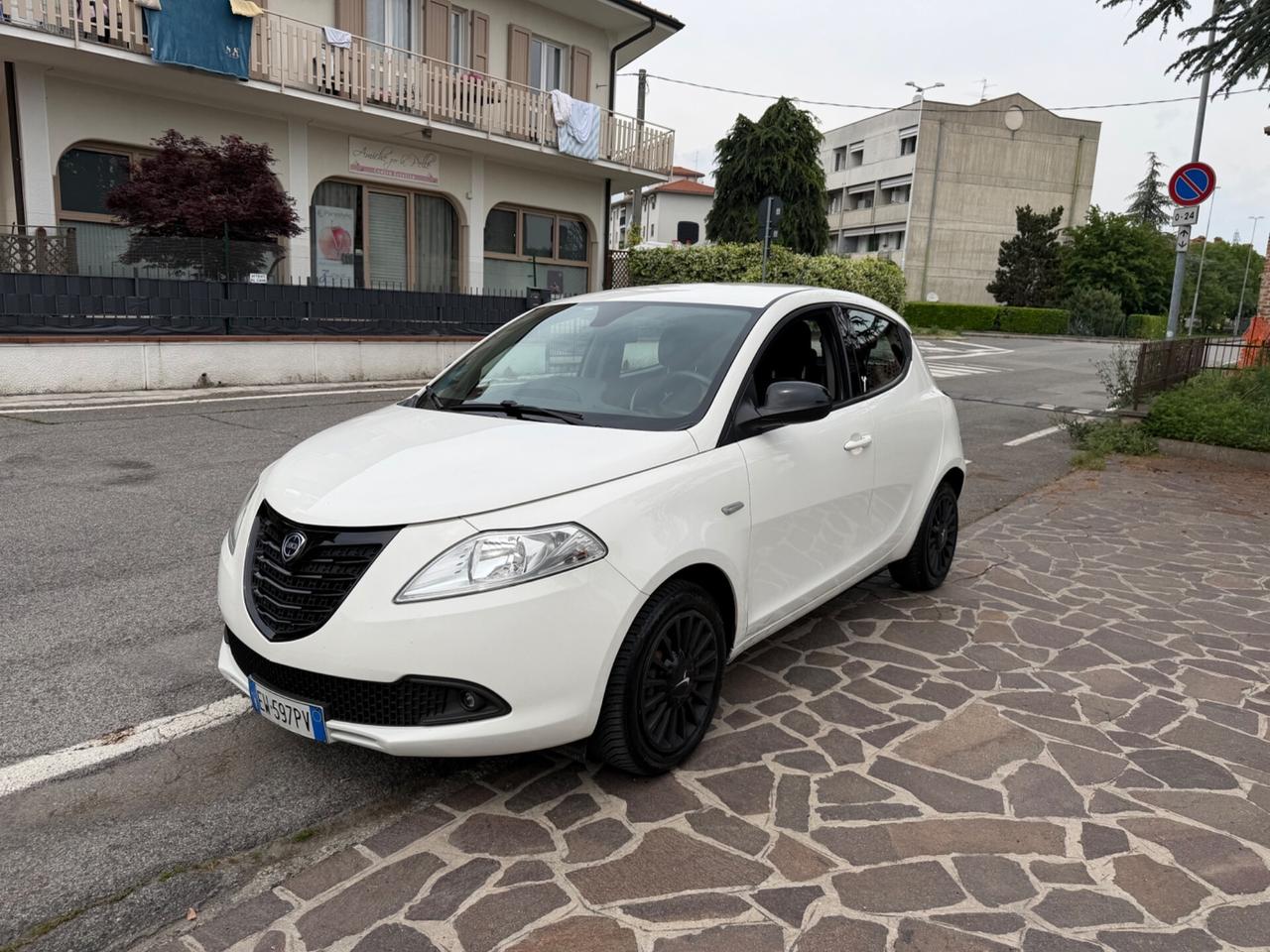 Lancia Ypsilon 1.2 69 CV 5 porte GPL Ecochic Gold