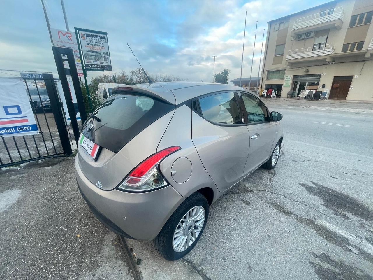 Lancia Ypsilon 0.9 TwinAir 85 CV 5 porte Metano Ecochic Elefantino
