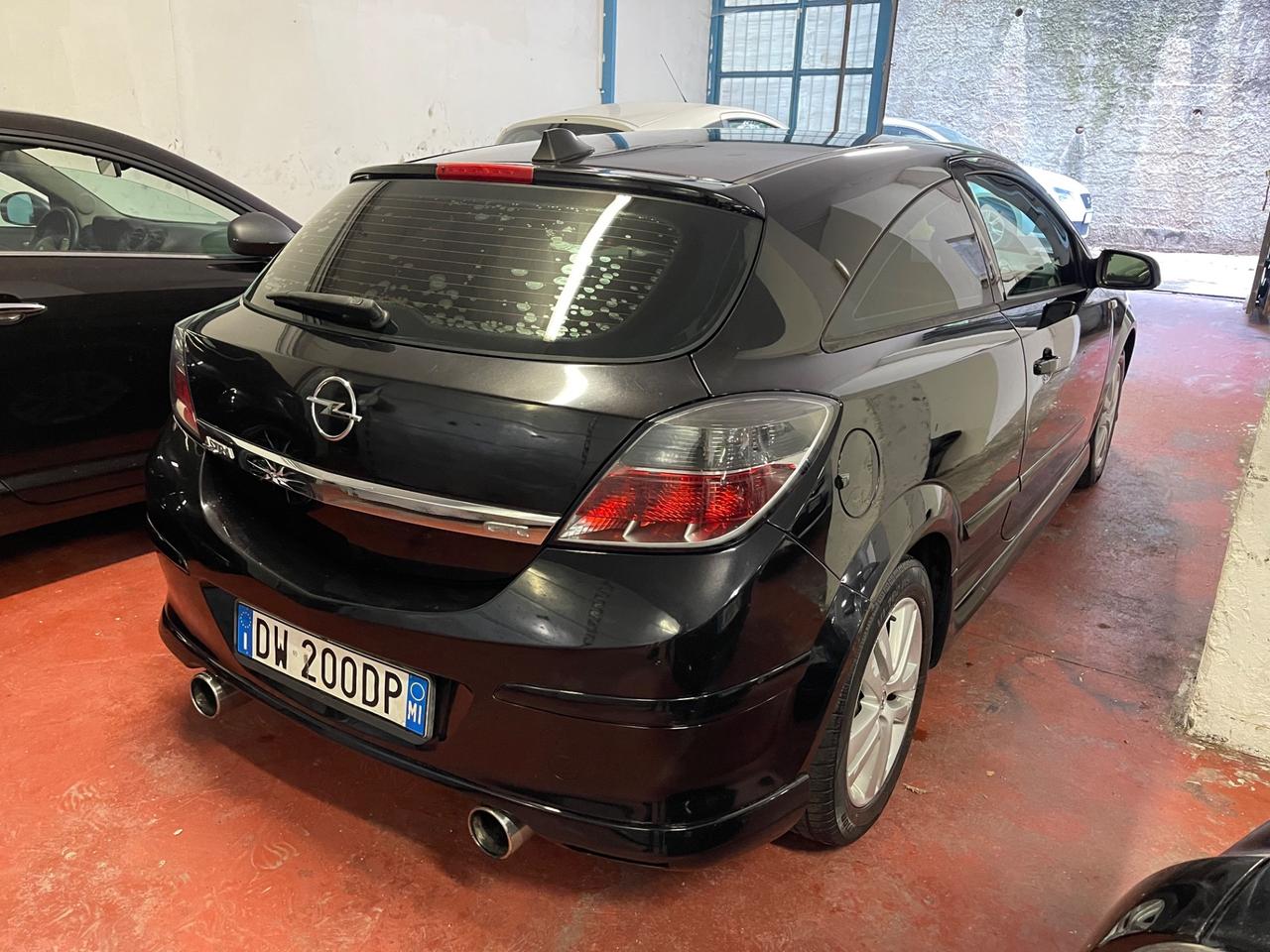 Opel Astra GTC 1.7 CDTI 125CV 3 porte Cosmo