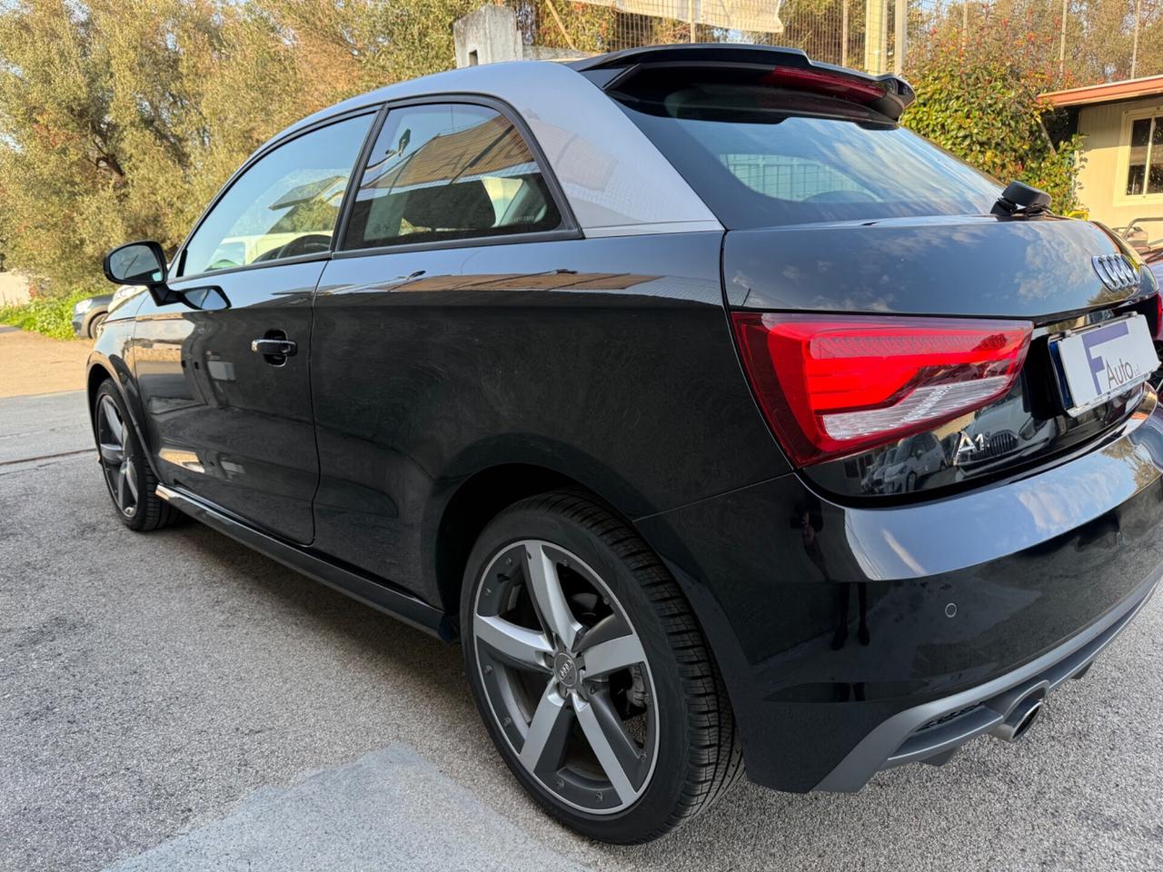 Audi A1 1.4 TDI S-Line Exterior,cerchi diamantati,Climatronic,ecc.