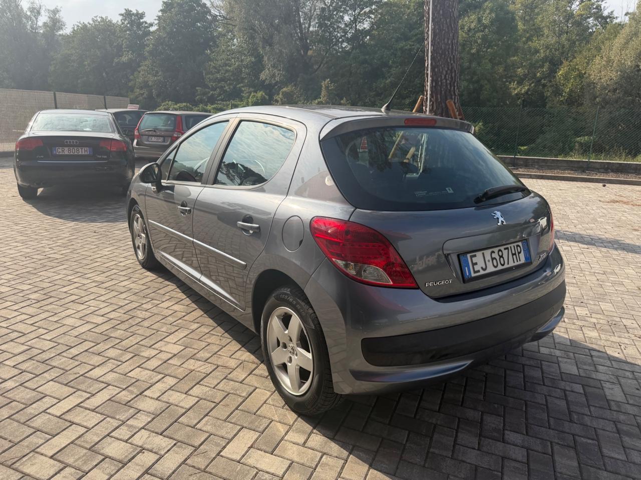 Peugeot 207 1.4 Benzina 2011 87.000KM - NEOPATENTATI
