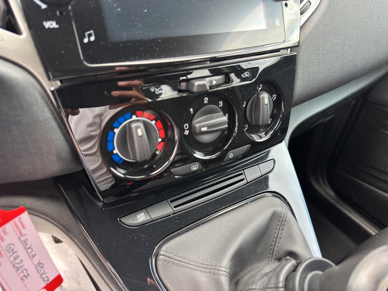 Lancia Ypsilon 1.0 FireFly 5 porte S&S Hybrid Gold