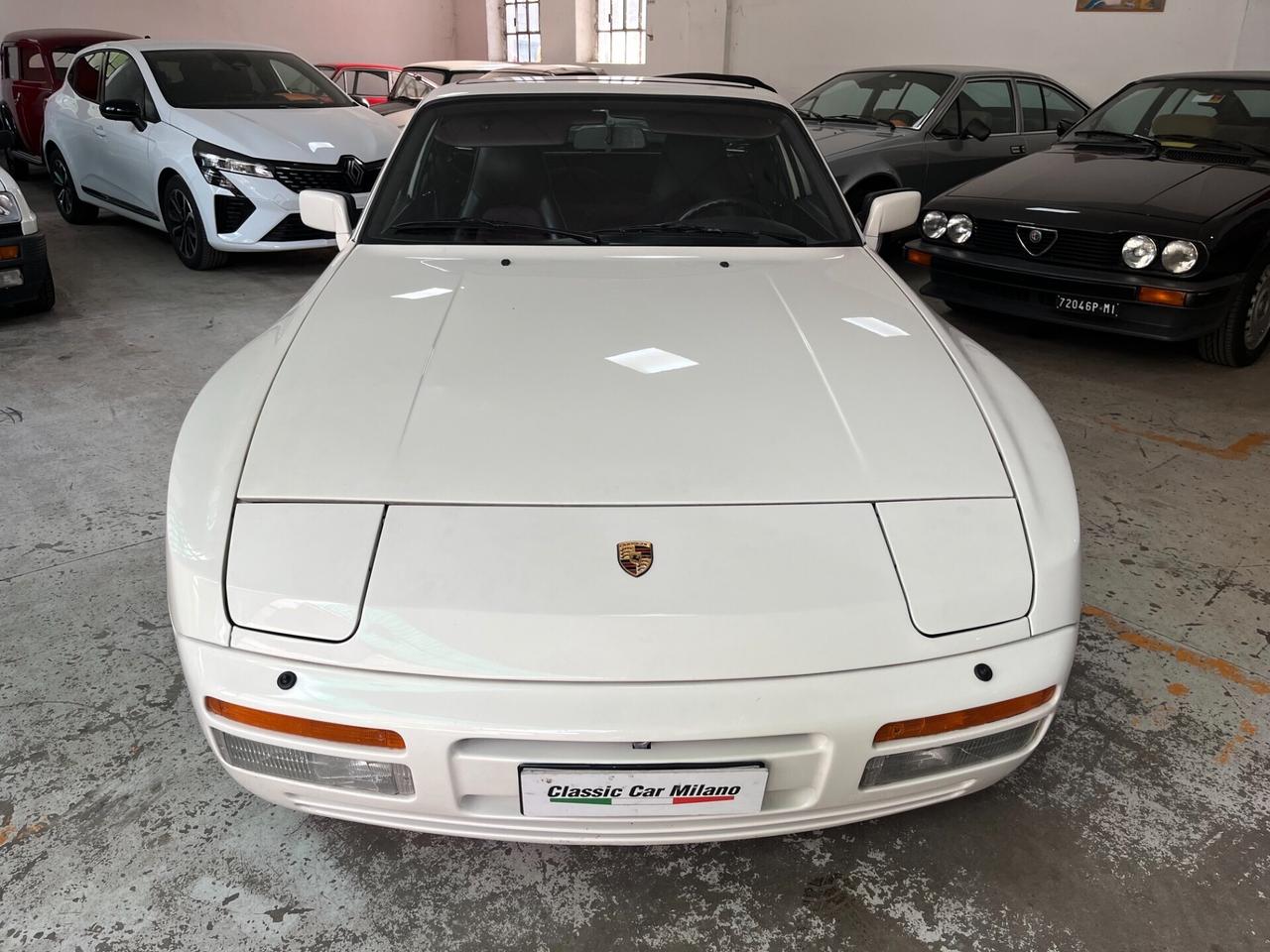 Porsche 944 Turbo cat