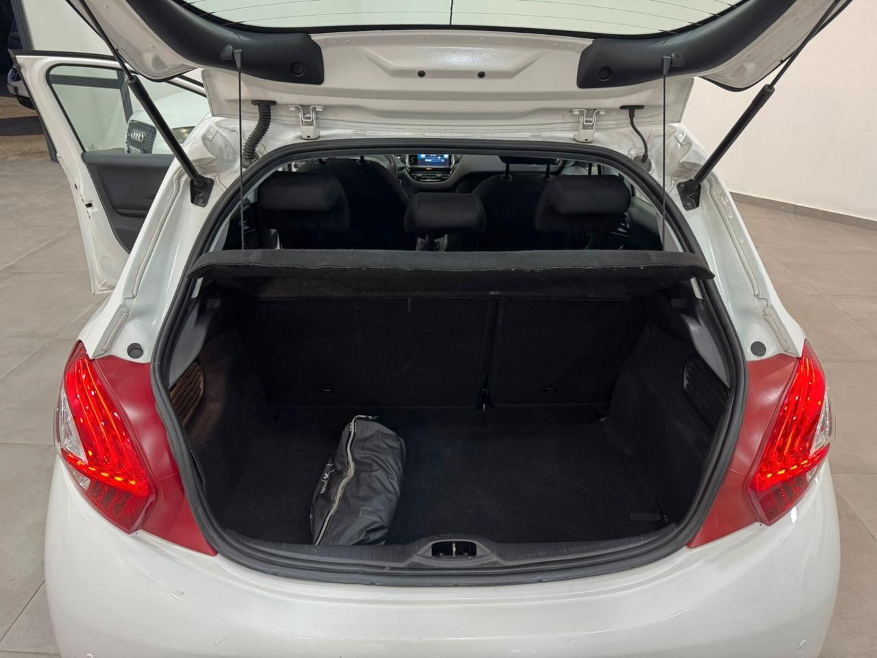 Peugeot 208 gpl porte Allure