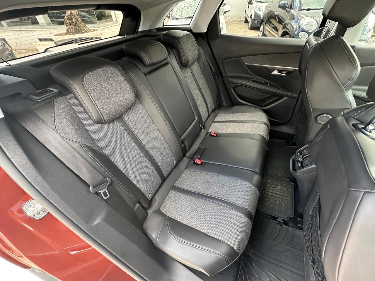 Peugeot 3008 BlueHDi 130 S&S EAT8 Allure