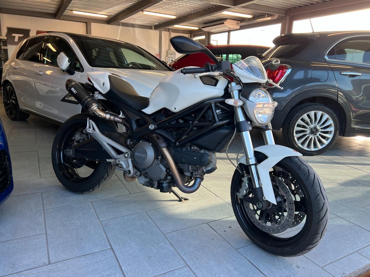 DUCATI MONSTER 696